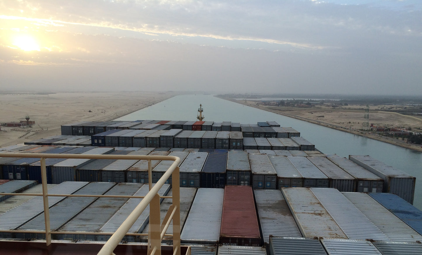 Suez canal - Navigation